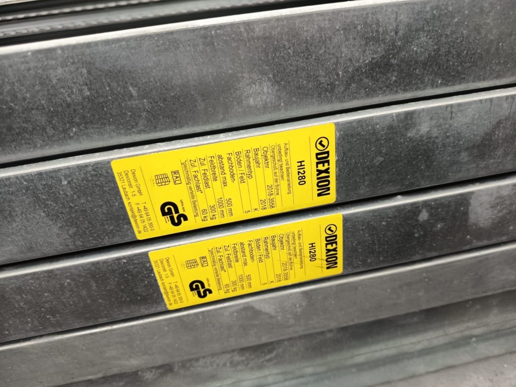 Dexion HI280 gyári címke a terhelhetőségi adatokkal