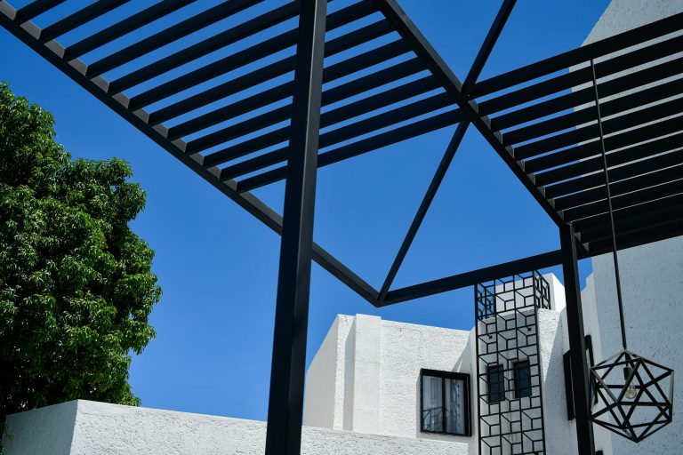 Fekete fém pergola